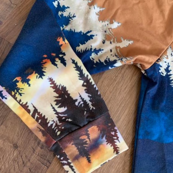 Landscape Pullover - Picture 7 of 11